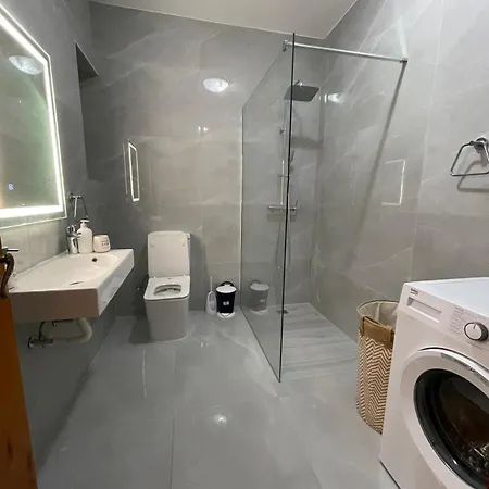 Lovely 3 Bedroom In The Heart Of St Julians San Ġiljan