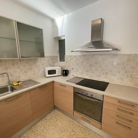 Lovely 3 Bedroom In The Heart Of St Julians * San Ġiljan
